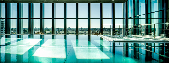 Binnenzwembad van Fletcher Wellness-Hotel Leiden
