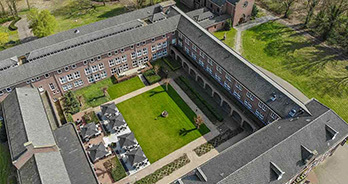 Luchtfoto van kloosterhotel