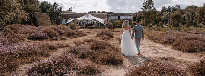 Trouwfoto door Anna Kuipers Fotografie bij Zeegser Duinen