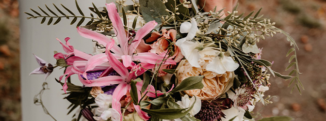 672 x 250 Bloemenboeket trouwen styled shoot