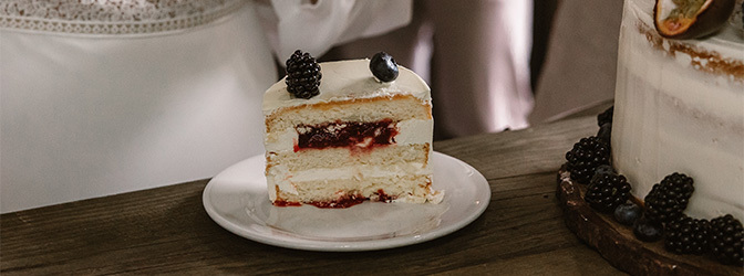 672 x 250 Bruiloft Cake Fletcher Trouwen Styled Shoot