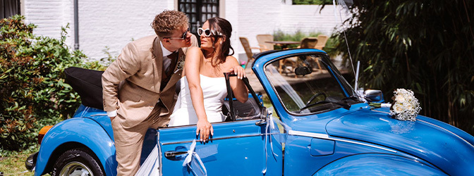 672 x 250 Blauwe Oldtimer Huis Te Eerbeek Fletcher Trouwen Styled Shoot