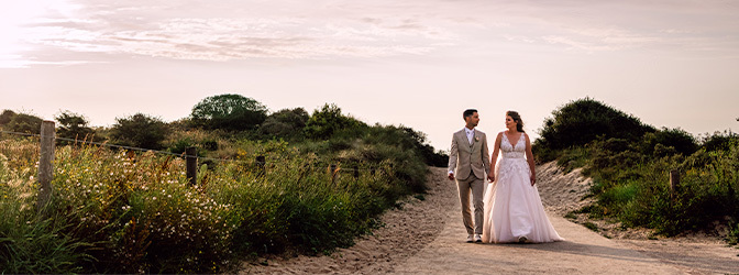 672 x 250 Duinen Renesse Zonsondergang Trouwen Styled Shoot
