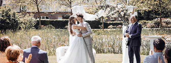 672 x 250 Chateau De Raay Ceremonie Shoot Buiten
