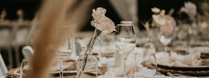672 x 250 Bruiloft diner gedekte tafel Renesse styled shoot