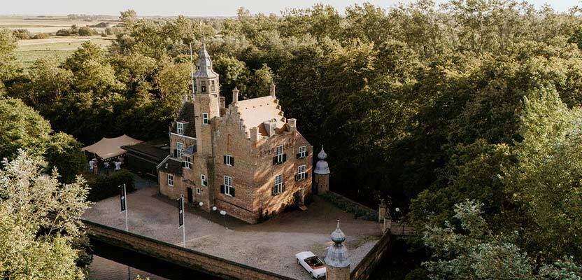Vogelpersepectief van Trouwlocatie Slot Moermond