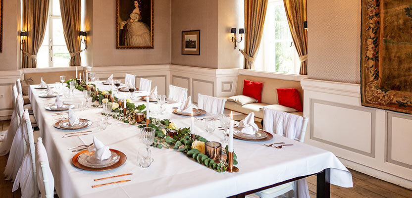 Gedekte tafel bij kasteel erenstein