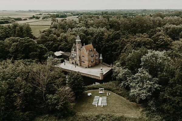 Luchtfoto van Slot Moermond in Renesse, Zeeland