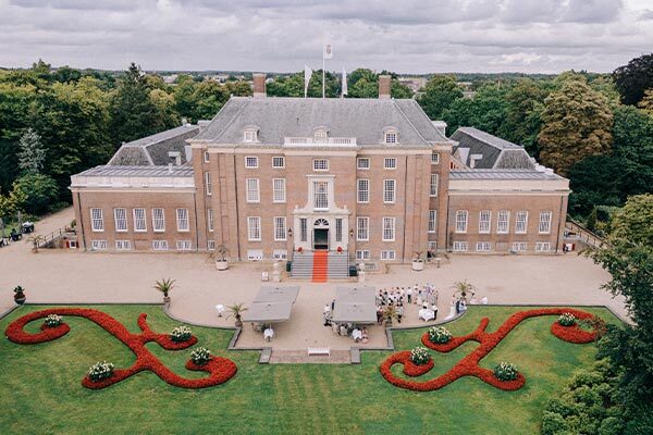 Luchtfoto van Slot Zeist in Zeist