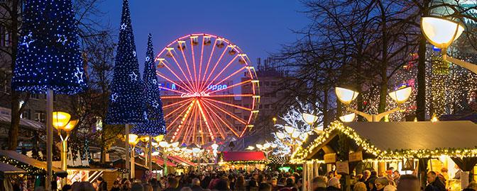 Kerstmarkt met reuzenrad in Duisburg