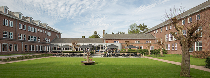 Groene binnentuin van Fletcher Kloosterhotel Willibrordhaeghe