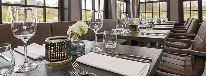 Gedekte tafels bij Fletcher Boutique Hotel Duinoord