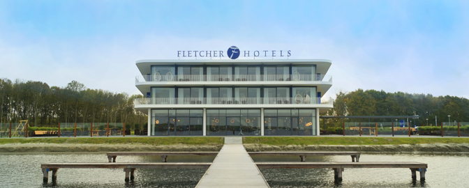 Pand van Fletcher Hotel-Restaurant Het Veerse Meer vanaf de steiger