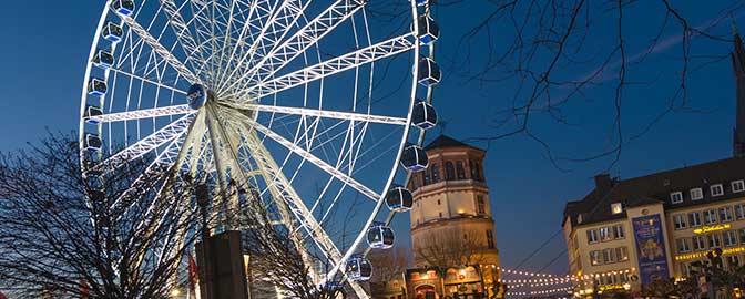 Reuzenrad met kerst in Düsseldorf
