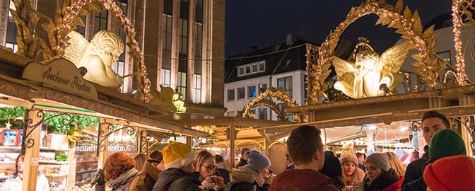 Drukte op de kerstmarkt in Düsseldorf