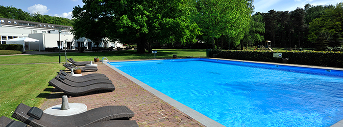 Buitenzwembad van Fletcher Hotel-Restaurant Doorwerth-Arnhem