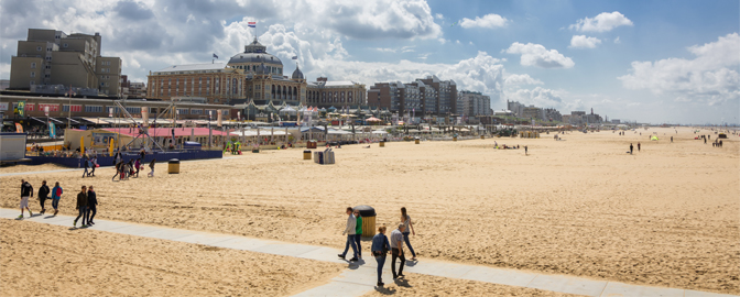Strand en boulevard van Scheveningen