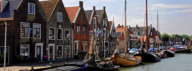Huisjes langs het water in Monnickendam
