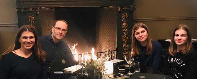 Eddy Guijt met vrouw en dochters